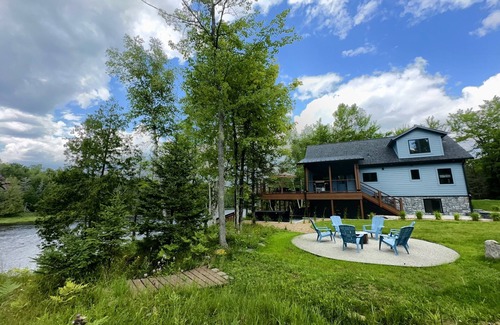 Cornell House | Lux Riverside Lodge w/Hot Tub Sleeps 12