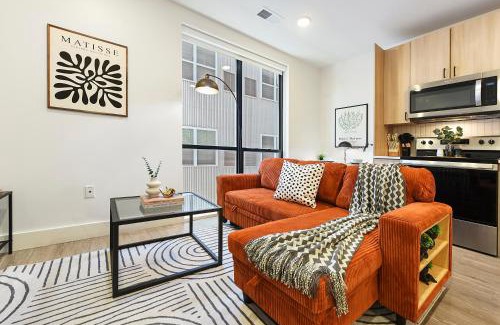 East Liberty Apartment | LUX Studio King Bed Free Parking PITT CMU