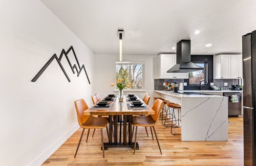 Littleton House | Lux & Stylish Family friendly, H Tub, Wi-Fi, EV CHARGE POINT