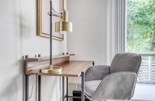 Sunnyvale West Apartment | Lux Sunnyvale 1BR w/W/D, Gym & Pool, 10 min to FB & Google, by Blueground