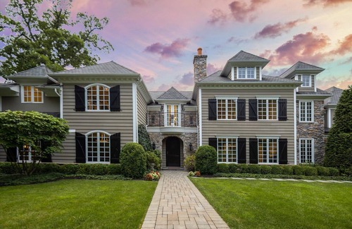 Livingston House | Lux Vacation home just 14 minutes drive to Prudential Center