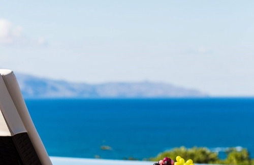 Platanias Town Villa | Lux Villa 600mt to beach★Gym & Basketball ★Heated pool★Jacuzzi★100 mt to Taverna