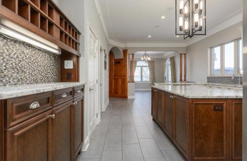 Saint John House | Lux Waterfront Private 4bd home