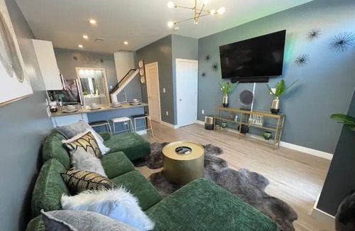 North Chesterfield House | Luxe 1 Bdrm in Scott’s Addition