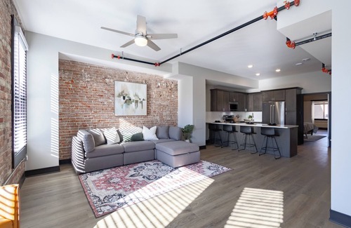 Janesville Apartment | Luxe 1-bedroom Steps from Everything in Downtown Janesville