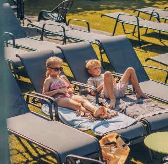 Lieren Villa | Luxe 12-persoons Groepsvilla – Gelijkvloers met Tuin & Loungeset