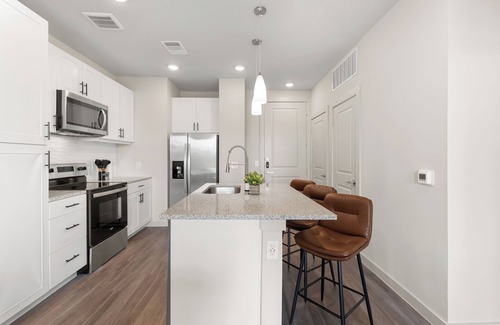 Windsor Park Apartment | Luxe 1bd Apt, 24hr Gym &Pool