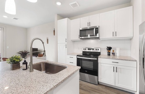 Windsor Park Apartment | Luxe 1bd Apt, 24hr Gym &Pool
