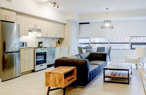 Byward Market - Parliament Hill Apartment | Luxe 1BR Apt with Skyline Views near Bytown Museum