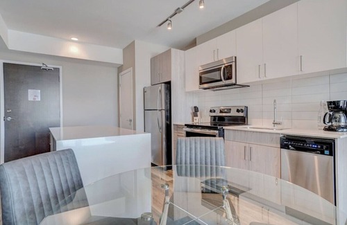 Wellington Village Apartment | Luxe 1BR with Private Terrace near Ottawa Hospital