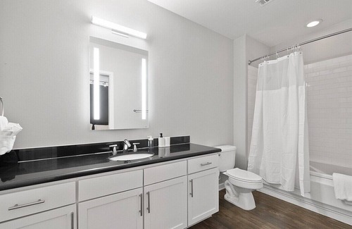 St. Edwards Apartment | Luxe 2B Loft on South Congress w/ Balcony and Pool