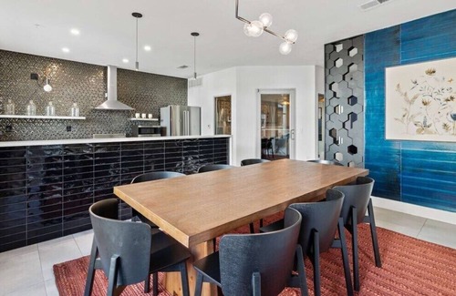 St. Edwards Apartment | Luxe 2B Loft on South Congress w/ Balcony and Pool