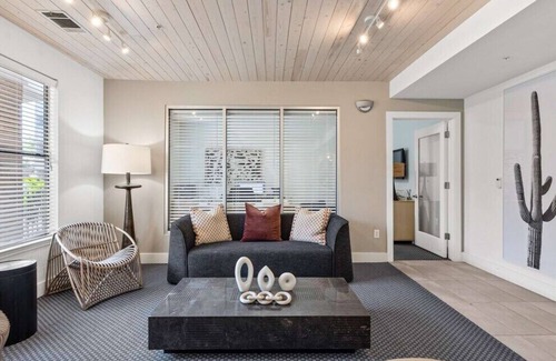 St. Edwards Apartment | Luxe 2B Loft on South Congress w/ Balcony and Pool