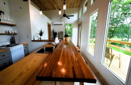 Locustville Cottage | Luxe 2BR Cabin with Deck and Creek View - Working Farm