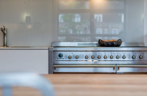 Holloway Apartment | Luxe 3b/3b duplex w/terrace, BBQ & parking. Near Kings Cross & central London.