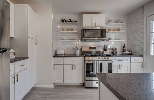 Central Oklahoma City House | Luxe 3BR Farmhouse-style Home Near Lake Hefner