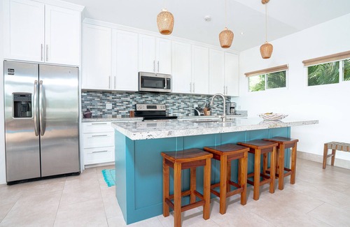 Brasilito Ski Chalet | Luxe 3BR home in Mar Vista: Casa Gran Vista