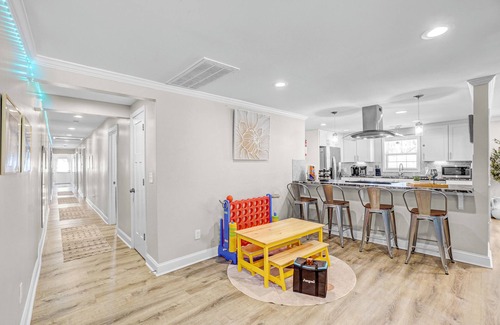 Southwest Raleigh House | Luxe 6-BDRM Ranch Gazebo & Movie Nights