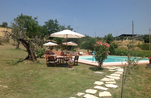 Montebello di Bertona House | Luxe apartment with pool in the Gran Sasso National Park