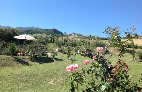 Montebello di Bertona House | Luxe apartment with pool in the Gran Sasso National Park