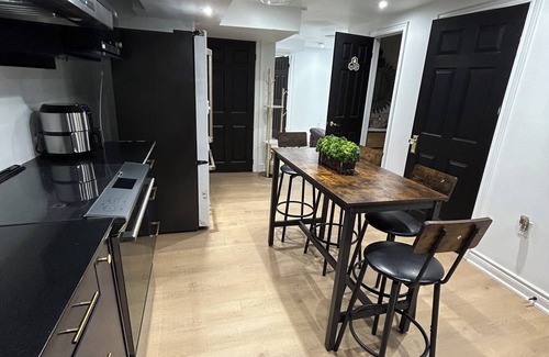 Caledon House | Luxe Apartment in Caledon