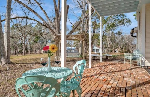 Hemphill House | Luxe Balcony Suite in Historic Hemphill Home!