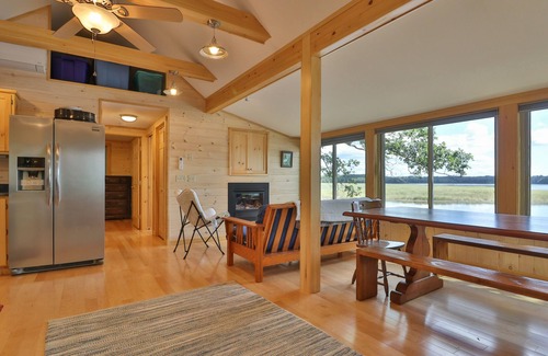 Bowdoinham Cabin | Luxe Bayfront Cabin w/Stunning Views & Shared Dock- Ideal for Hunting & Fishing
