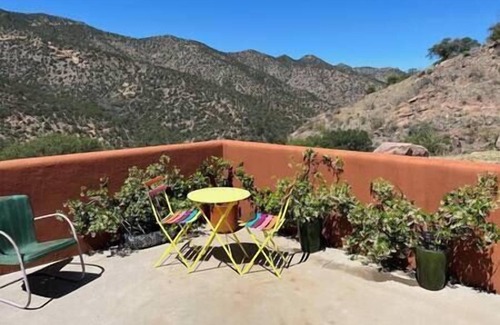 Bisbee House | Luxe Bisbee "Eco-Casita" Retreat in the Mountains with SRT*