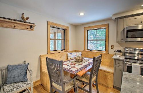 North Conway House | Luxe Cabin BBQ, Deck, 2 Mi to Cranmore Mtn Resort