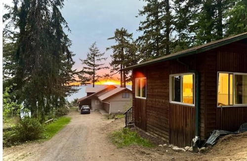 Camano Island Cabin | Luxe Cabin with Water View, Bonfire Pit, Near Beaches