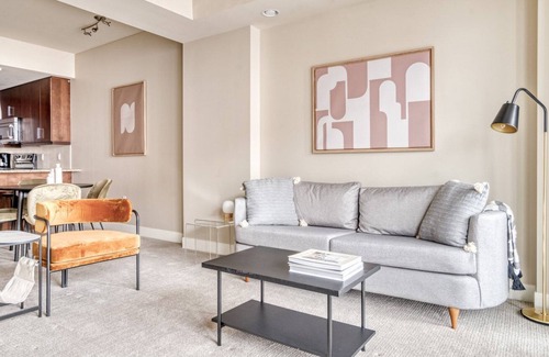 Cherry Creek Apartment | Luxe Cherry Creek 1BR w/ Sauna & Theater, near shopping, by Blueground