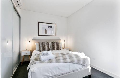 East Perth Apartment | Luxe Chic 3bd Apt City Skyline Views