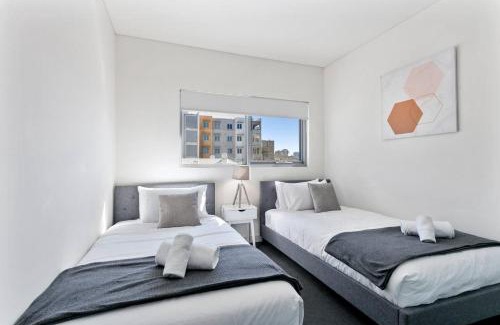 East Perth Apartment | Luxe Chic 3bd Apt City Skyline Views