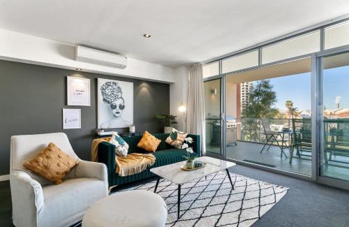 East Perth Apartment | Luxe Chic 3bd Apt City Skyline Views