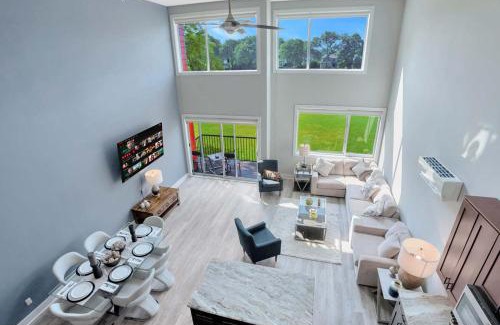 Birmingham Apartment | Luxe Condo Overlooking Park