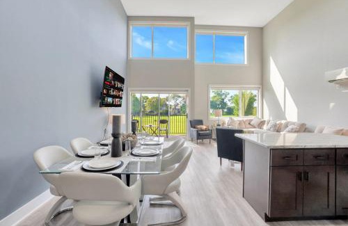 Birmingham Apartment | Luxe Condo Overlooking Park