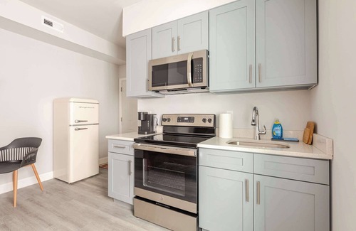 Passyunk Square Apartment | Luxe & Convenience Center City
