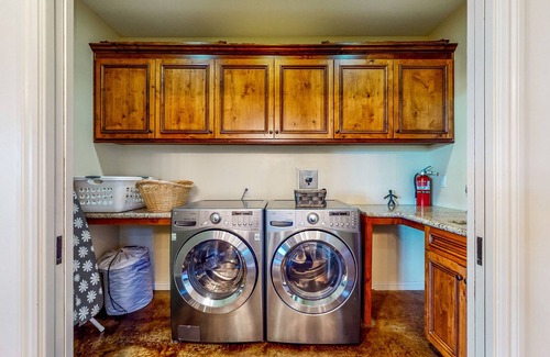 Ukiah House | Luxe Custom Home with Ukiah Valley Views, Massage Chair & Infrared Sauna