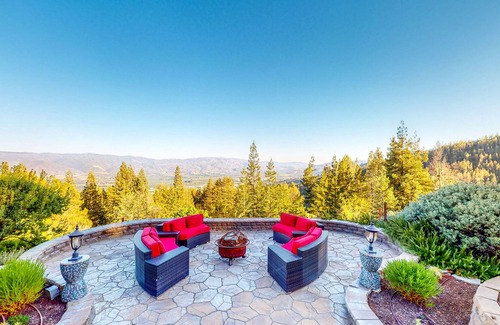 Ukiah House | Luxe Custom Home with Ukiah Valley Views, Massage Chair & Infrared Sauna