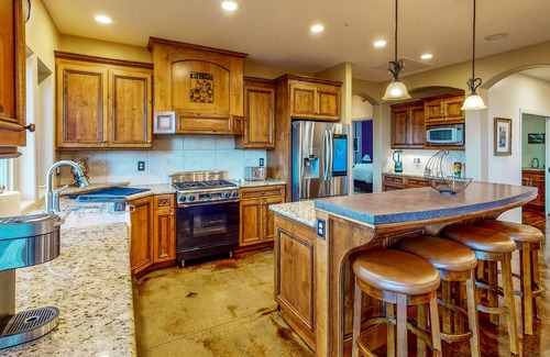 Ukiah House | Luxe Custom Home with Ukiah Valley Views, Massage Chair & Infrared Sauna