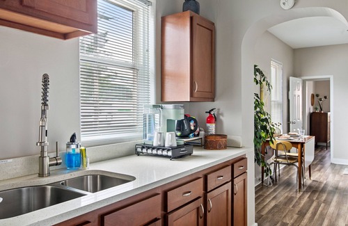 South Side Flats House | Luxe Design 3br in Pittsburgh's Most Lively Neighborhood