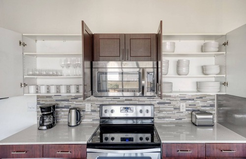 North Burnet Apartment | Luxe Domain 2BR w/Office, Gym, Pool & W/D, walk to shops, by Blueground