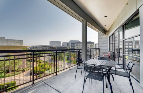 North Burnet Apartment | Luxe Domain 2BR w/Office, Gym, Pool & W/D, walk to shops, by Blueground