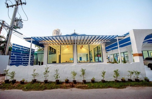 Na Chom Thian House | Luxe Double Getaway | Beachside Bliss
