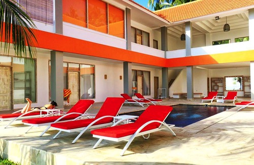 Bondalem Apartment | Luxe Double Room with sea-view bathtub on veranda