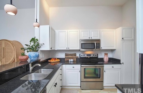 Downtown Condo | Luxe Downtown Penthouse! In the Heart of City w/Parking!