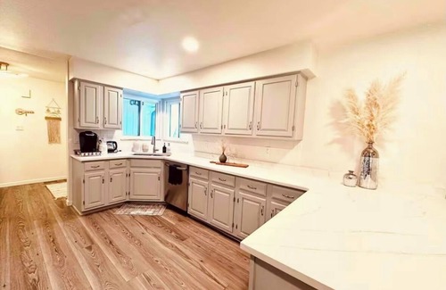 Castlewood House | Luxe Escape In DTC: HotTub, FirePit, 5 Min->Denver
