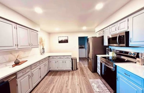 Castlewood House | Luxe Escape In DTC: HotTub, FirePit, 5 Min->Denver