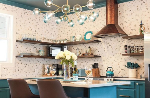 Mount Airy House | Luxe Escape: Walk to Main St, Hot Tub, Spa Bath