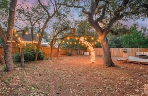 Woodstone Village House | Luxe Family Home | Sleeps 7 | South Austin!